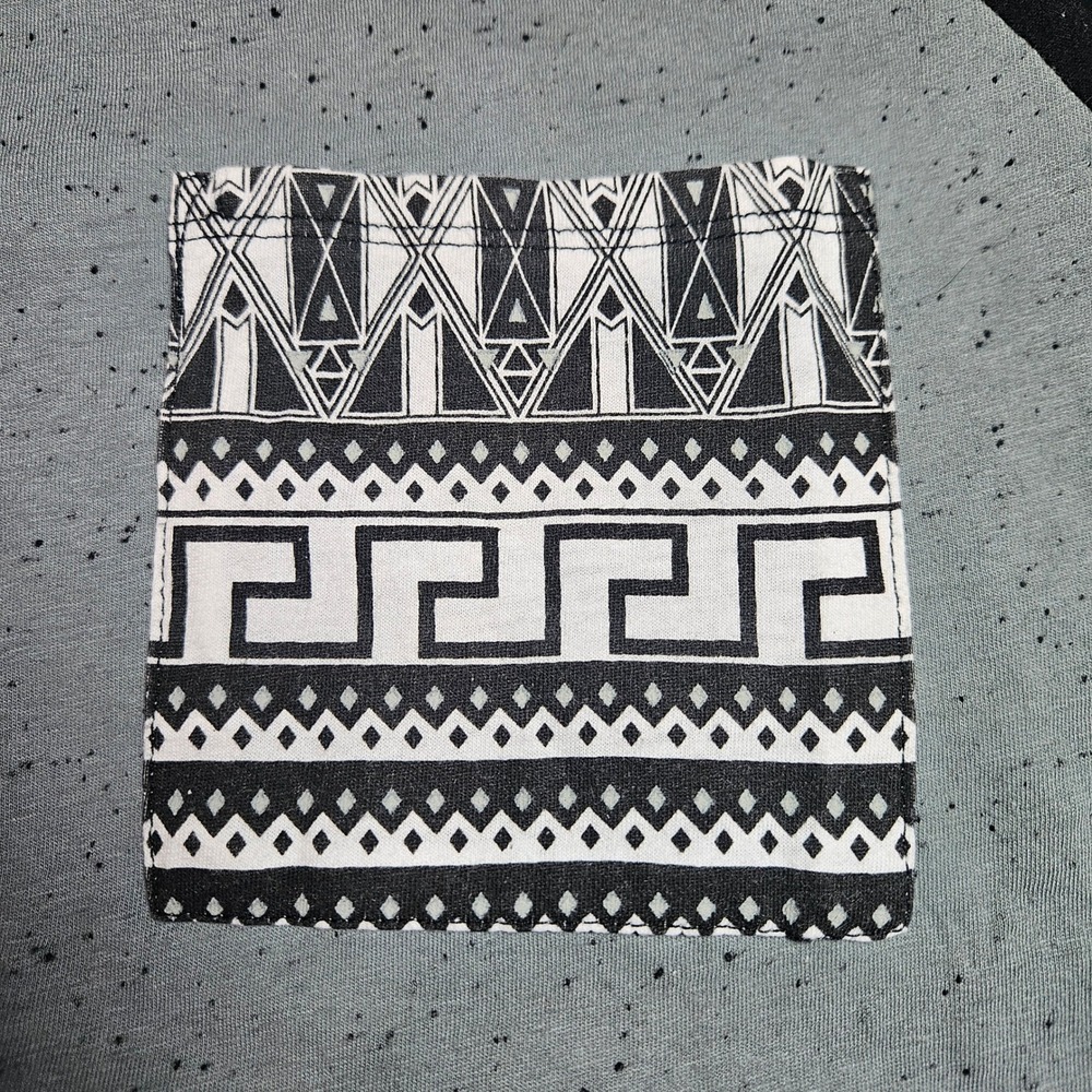 On The Byas Mens XL Grey Black Raglan Henley Shirt Tribal Pocket Speckled‎ Tee - Picture 4 of 7